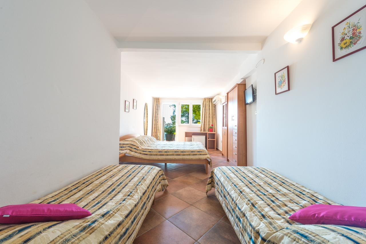 Villa Carmen Rooms & Apartments Mlini Exterior photo